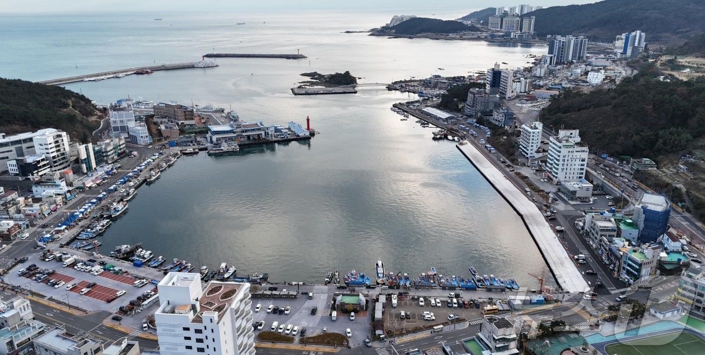 축조공사가 완료된 대변항 전경(부산항건설사무소 제공.재판매 및 DB 금지)