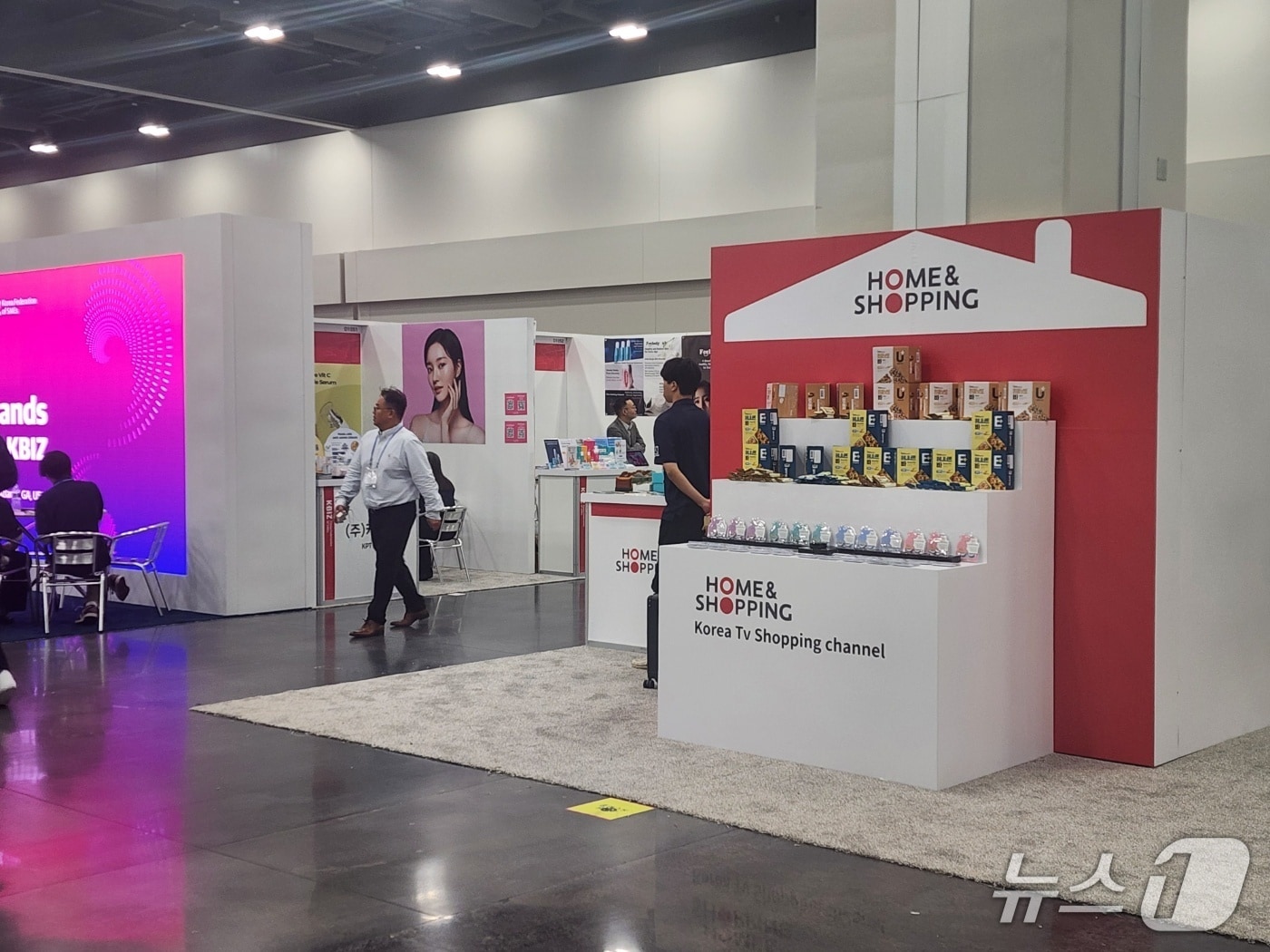 홈앤쇼핑은 미국 애틀란타에서 열린 세계한인비즈니스대회에 참가했다. 사진은 홈앤쇼핑의 부스 모습(홈앤쇼핑 제공)
