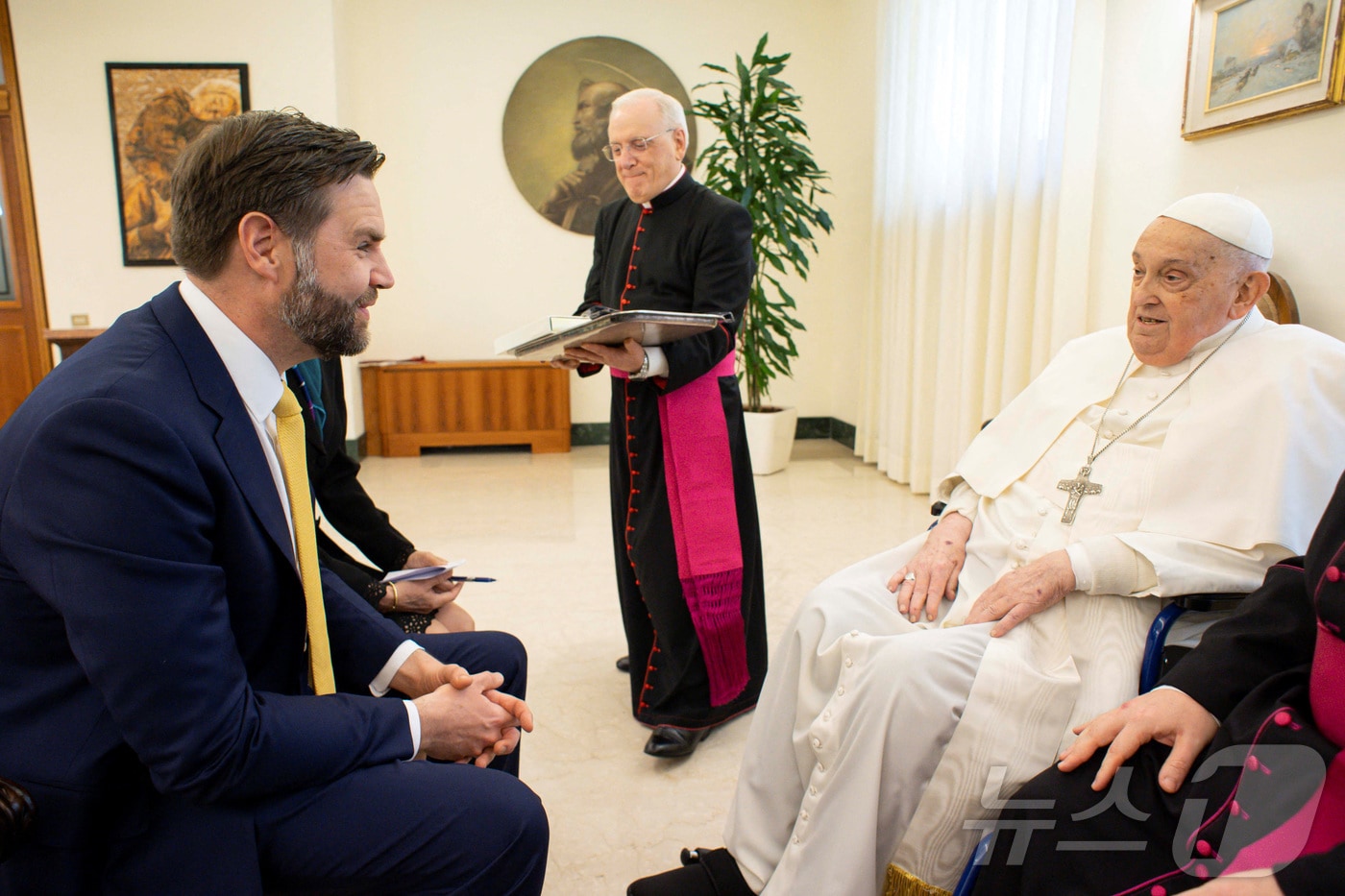 프란치스코 교황과 JD 밴스 미국 부통령이 20일(현지시간) 비공개 회담을 가졌다. ⓒ 로이터=뉴스1