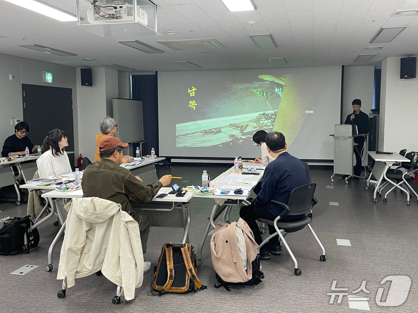 부산 장편다큐멘터리 단계별 지원사업의 발표심사가 진행되고 있다.(부산영상위원회 제공. 재판매 및 DB 금지)