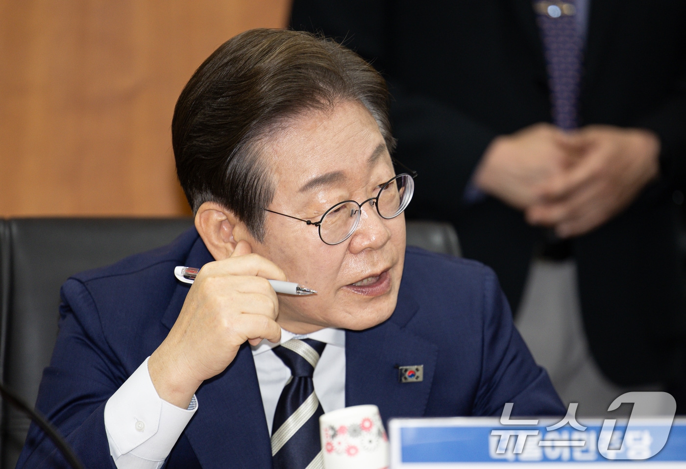 이재명 더불어민주당 경선 후보가 21일 오전 서울 여의도 금융투자협회에서 열린 자본시장 활성화를 위한 정책간담회에서 금융권 리서치 센터장 질문에 답변하고 있다. 2025.4.21/뉴스1 ⓒ News1 이재명 기자