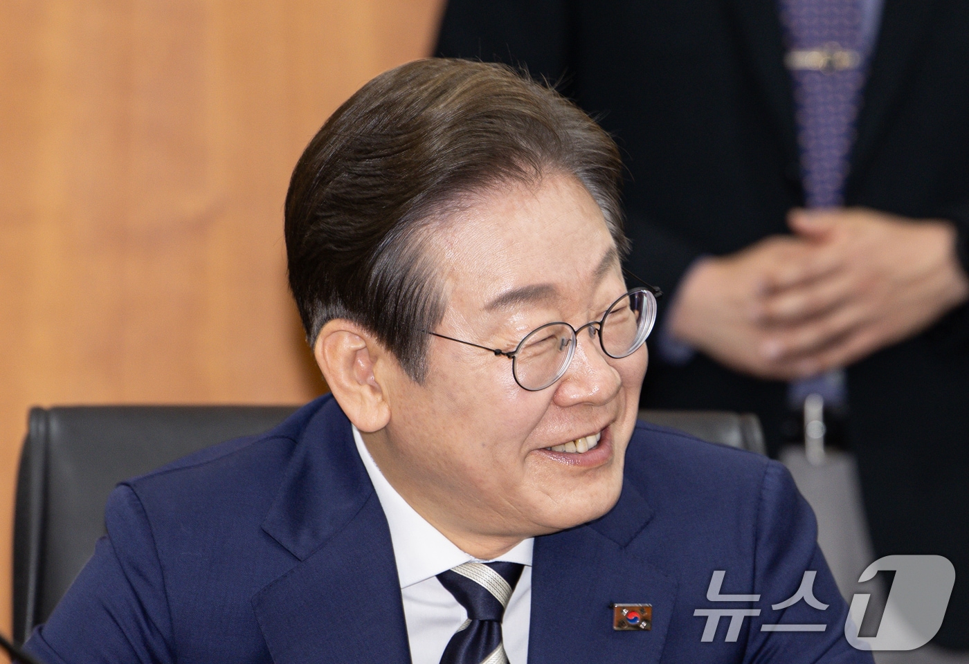 이재명 더불어민주당 경선 후보가 21일 오전 서울 여의도 금융투자협회에서 열린 자본시장 활성화를 위한 정책간담회에서 미소를 짓고 있다. 2025.4.21/뉴스1 ⓒ News1 이재명 기자