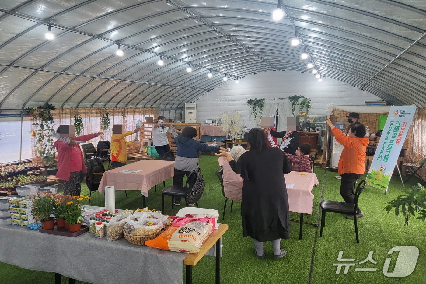 치유농장 펀앤팜 프로그램 모습.(부여군 제공, 재판매 및 DB금지)/뉴스1