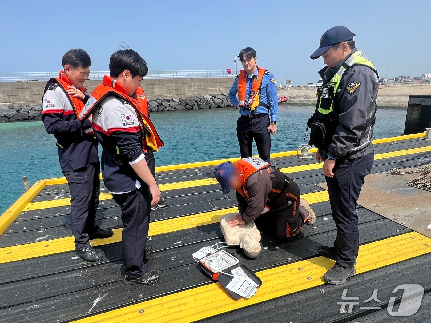 제주해양경찰서와 해양재난구조대의 합동 훈련.(제주해양경찰서 제공. 재판매 및 DB 금지)