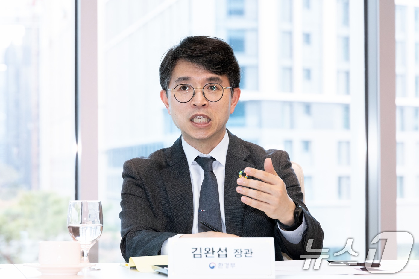 김완섭 환경부 장관이 21일 서울 강서구 코엑스 마곡에서 열린 제4차 기후전략 간담회에 참석해 의견을 나누고 있다. (환경부 제공. 재판매 및 DB 금지) 2025.4.21/뉴스1