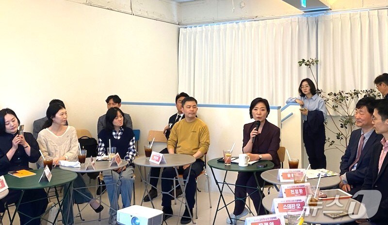 전주 찾은 오영주 중기부 장관 "글로컬 상권 프로젝트, 활성화 노력" - 뉴스 썸네일 이미지