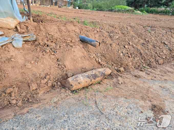 칠곡에서 발견된 녹슨 포탄 (칠곡군 (제공. 재판매 및 DB금지) 2025.4.22/뉴스1