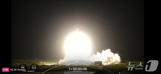 22일 오전 9시 48분(한국 시각) 미국 플로리다주 케이프커내버럴 우주군 기지에서 군 정찰위성 4호기가 성공적으로 발사됐다. (스페이스 X 제공)