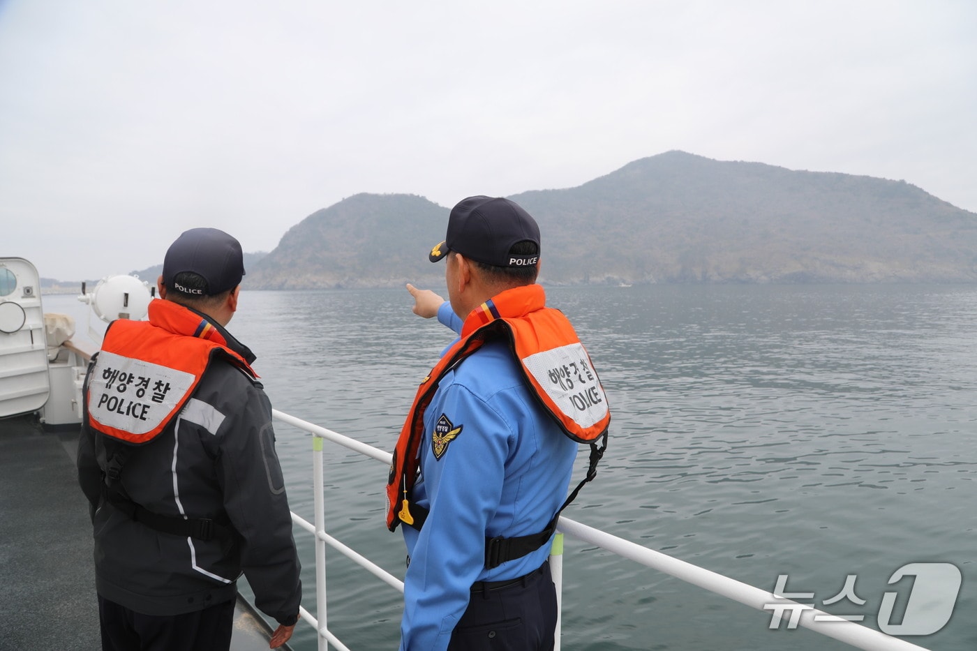한상규 서장이 주요 해역을 점검하고 있다. (보령해경 제공.  재판매 및 DB금지) /뉴스1