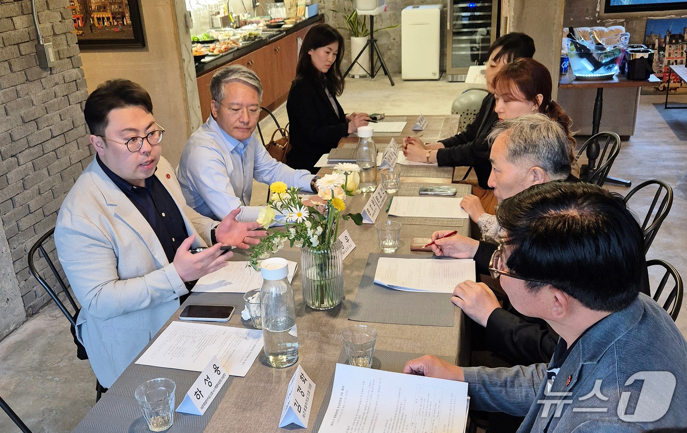 21일 제주시 델문도 뮤지엄에서 제주 4·3 평화레퀴엠 추진위원회 제2차 회의가 열리고 있다.(제주도의회 제공, 재판매 및 DB 금지)