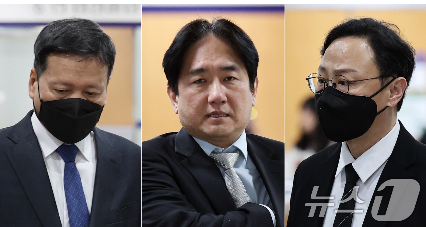 구영배 큐텐 대표(왼쪽부터)와 류화현 위메프 대표, 류광진 티몬 대표가 22일 오후 서울 서초구 서울중앙지방법원에서 열린 '티메프 미정산 사태' 특정경제범죄가중처벌등에관한법률위반(배임)등 2차 공판에 나란히 출석하고 있다. 2025.4.22 ⓒ 뉴스1 오대일 기자