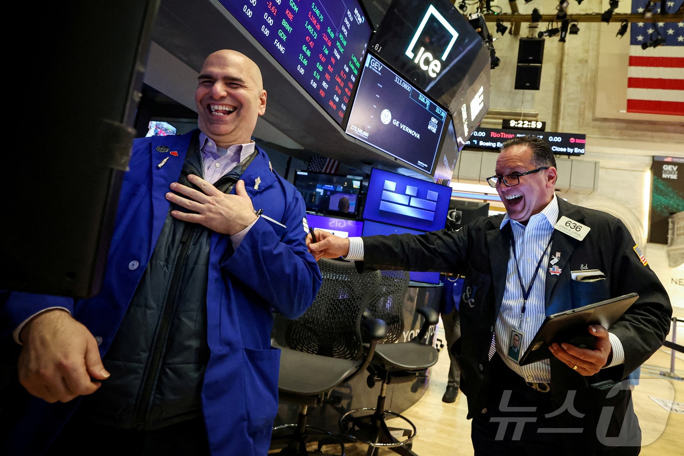 미증시 랠리에 환호하고 있는 트레이더들. ⓒ 로이터=뉴스1
