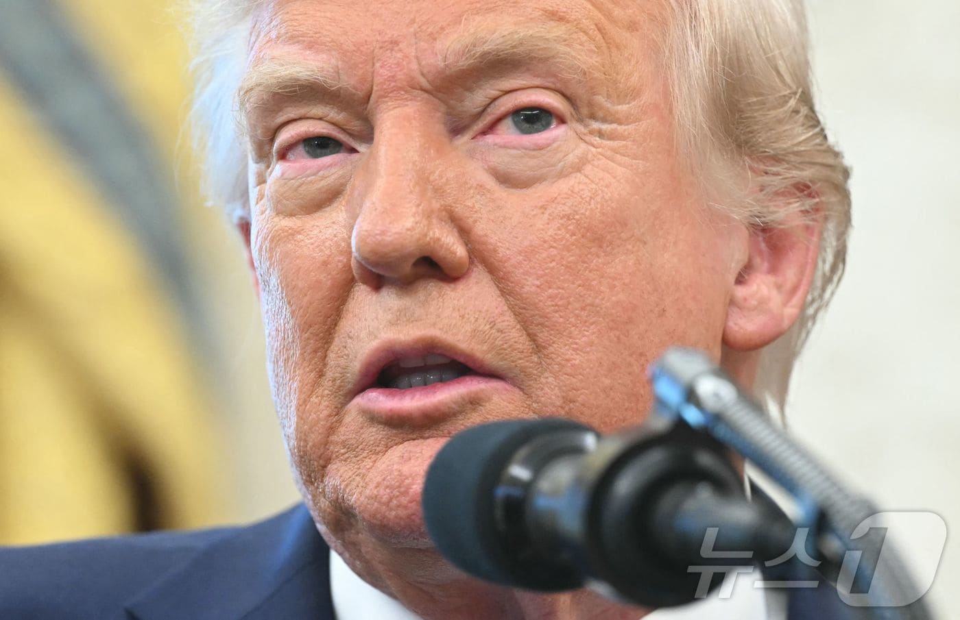 도널드 트럼프 미국 대통령이 22일 (현지시간) 워싱턴 백악관에서 열린 폴 앳킨스 증권거래위원회(SEC) 위원장의 취임 선서 행사서 "제롬 파월 연준 의장을 해임할 생각은 전혀 없다＂고 밝히고 있다. 2025.04.23 ⓒ AFP=뉴스1 ⓒ News1 우동명 기자