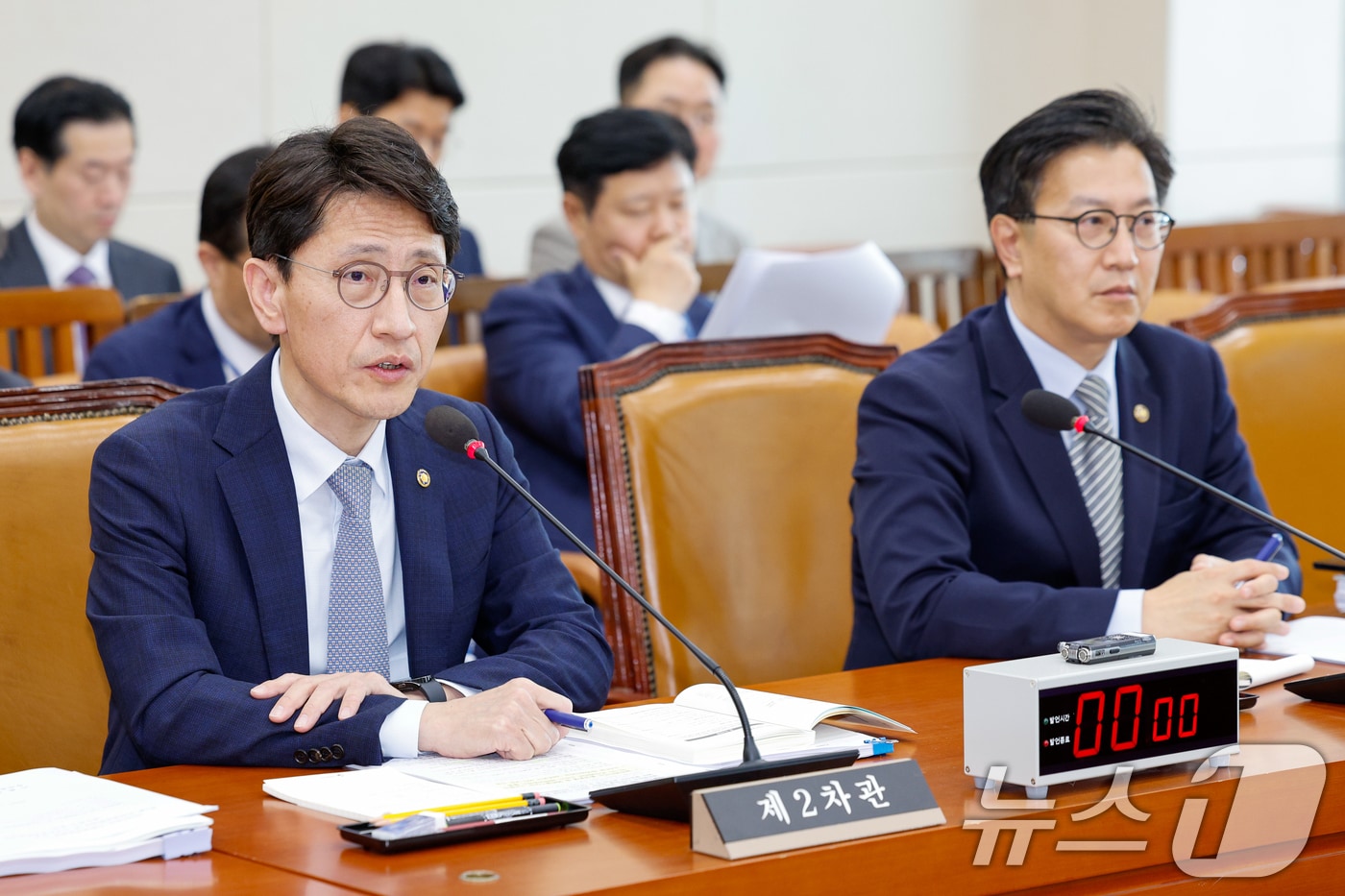 김윤상 기획재정부 2차관이 23일 오전 서울 여의도 국회에서 열린 기획재정위원회 제424회국회(임시회) 제1차 전체회의에 출석해 추가경정예산안 관련 의원 질의에 답하고 있다. 2025.4.23/뉴스1 ⓒ News1 안은나 기자