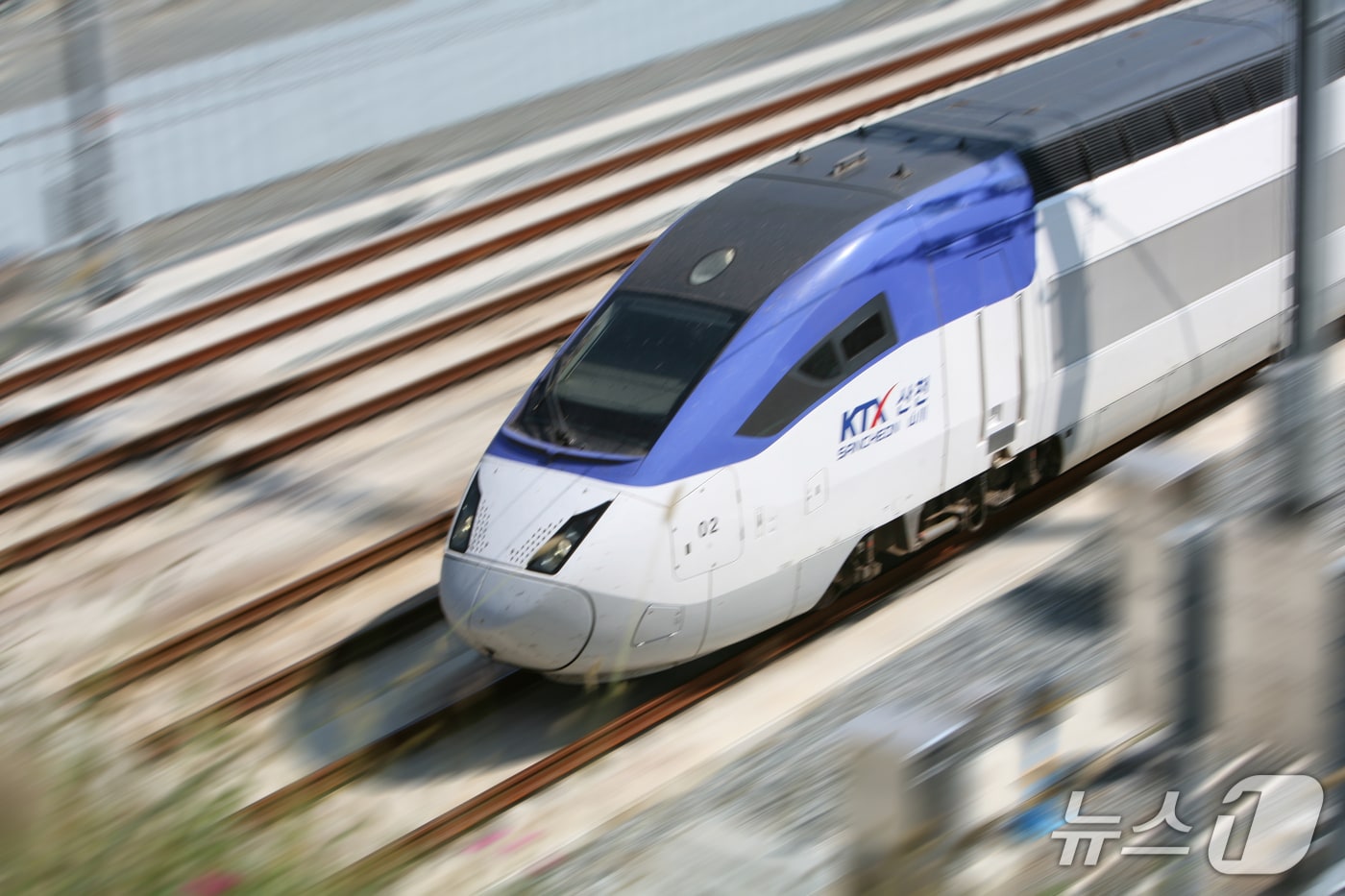 역에 진입하는 KTX의 모습.(코레일 제공. 재판매 및 DB 금지)