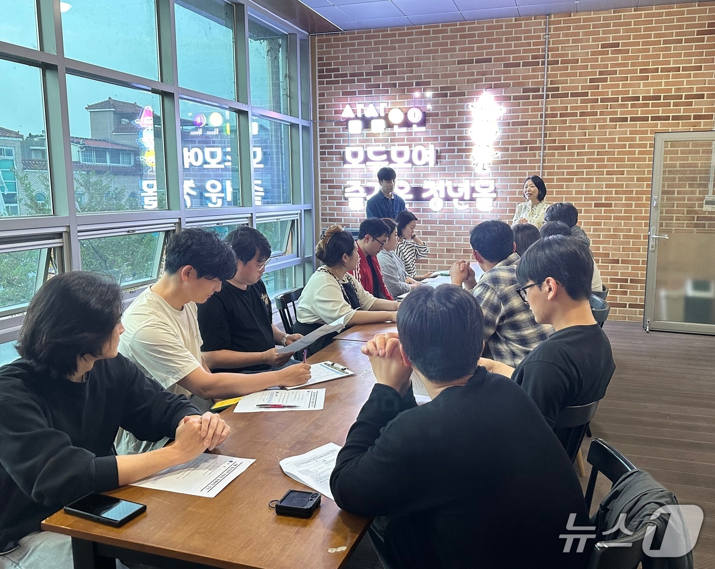 전북자치도 완주군 청년정책이장단이 첫 정례회를 갖고 본격적인 활동에 돌입했다.&#40;완주군 제공. 재판매 및 DB금지&#41;2025.4.23/뉴스1