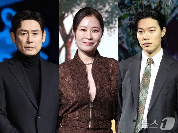 왼쪽부터 배우 설경구, 문소리, 류준열/ 뉴스1DB