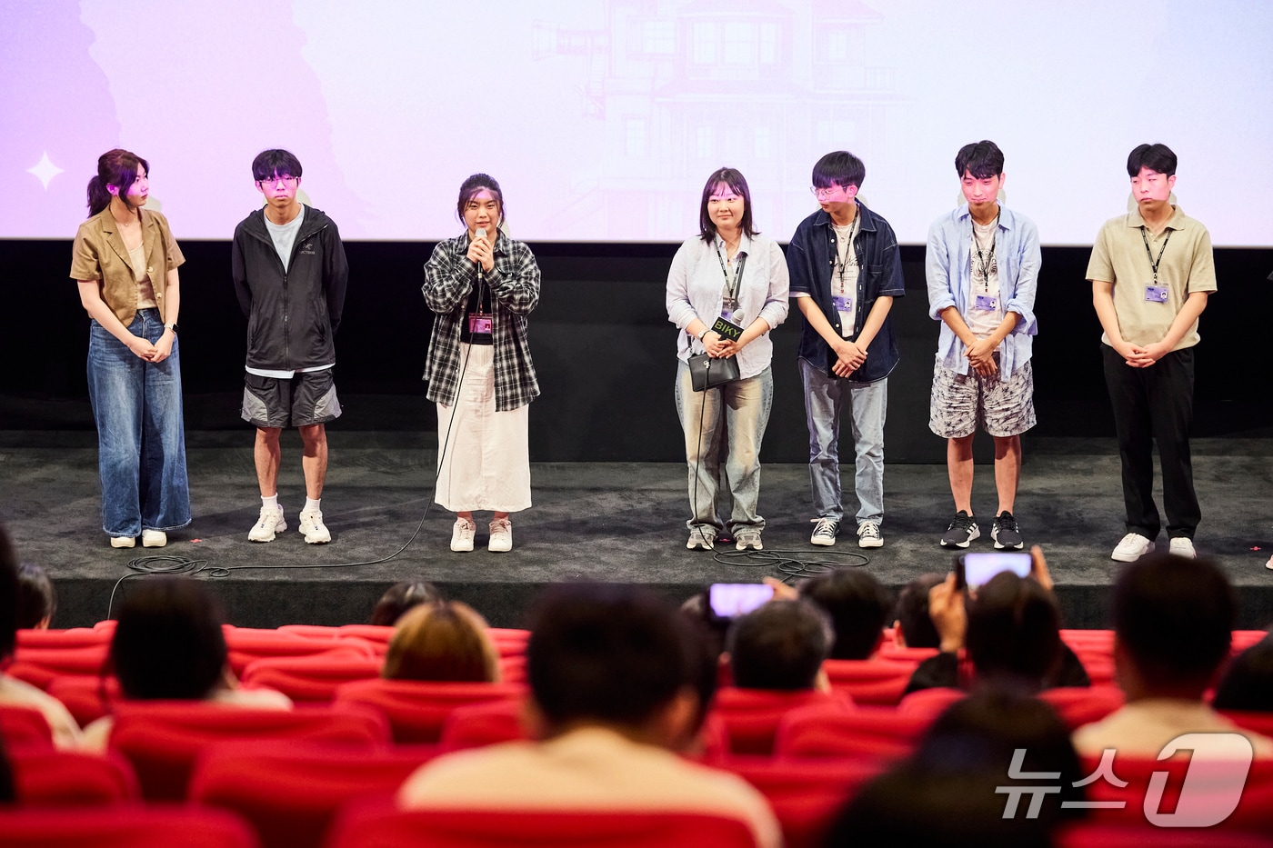 2024년 열린 부산국제어린이청소년영화제에서 경쟁부문 본선진출작 감독들이 관객들과 소통하고 있다.&#40;부산국제어린이청소년영화제 제공. 재판매 및 DB 금지&#41;