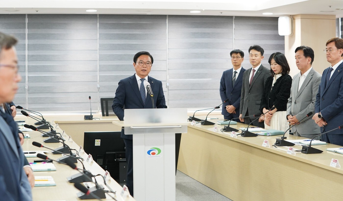 천안시장 권한대행을 맡게 된 김석필 부시장이 대시민 담화문을 발표하고 있다. (천안시청 제공. 재판매 및 DB금지)/뉴스1