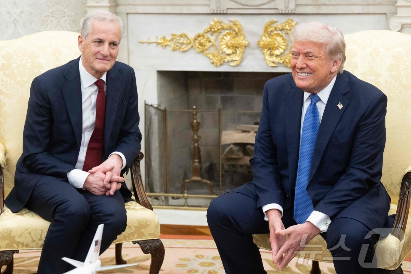 도널드 트럼프 미국 대통령이 24일(현지시간) 워싱턴 백악관에서 요나스 가르 스퇴르 노르웨이 총리와 회담을 하고 있다. 2025.04.25 ⓒ AFP=뉴스1 ⓒ News1 우동명 기자