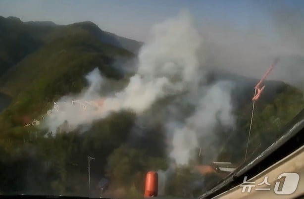 25일 강원 홍천 남면 산불 현장.(산림청 제공, 재판매 및 DB 금지) 2025.4.25/뉴스1