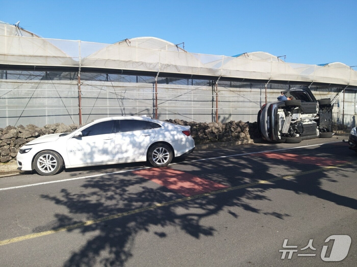 25일 오후 4시42분쯤 제주시 애월읍 광령리 도로에서 스포티지 SUV 차량과 말리부 승용차간 교통사고 발생했다.(제주소방안전본부 제공. 재판매 및 DB금지)/뉴스1 