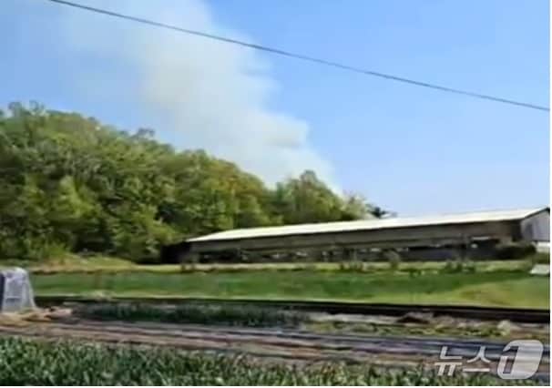 26일 오후 3시 36분쯤 경북 포항시 북구 신광면 만석리 야산에서 산불이 발생했다.(산림청 제공. 재판매 및 DB금지)/뉴스1