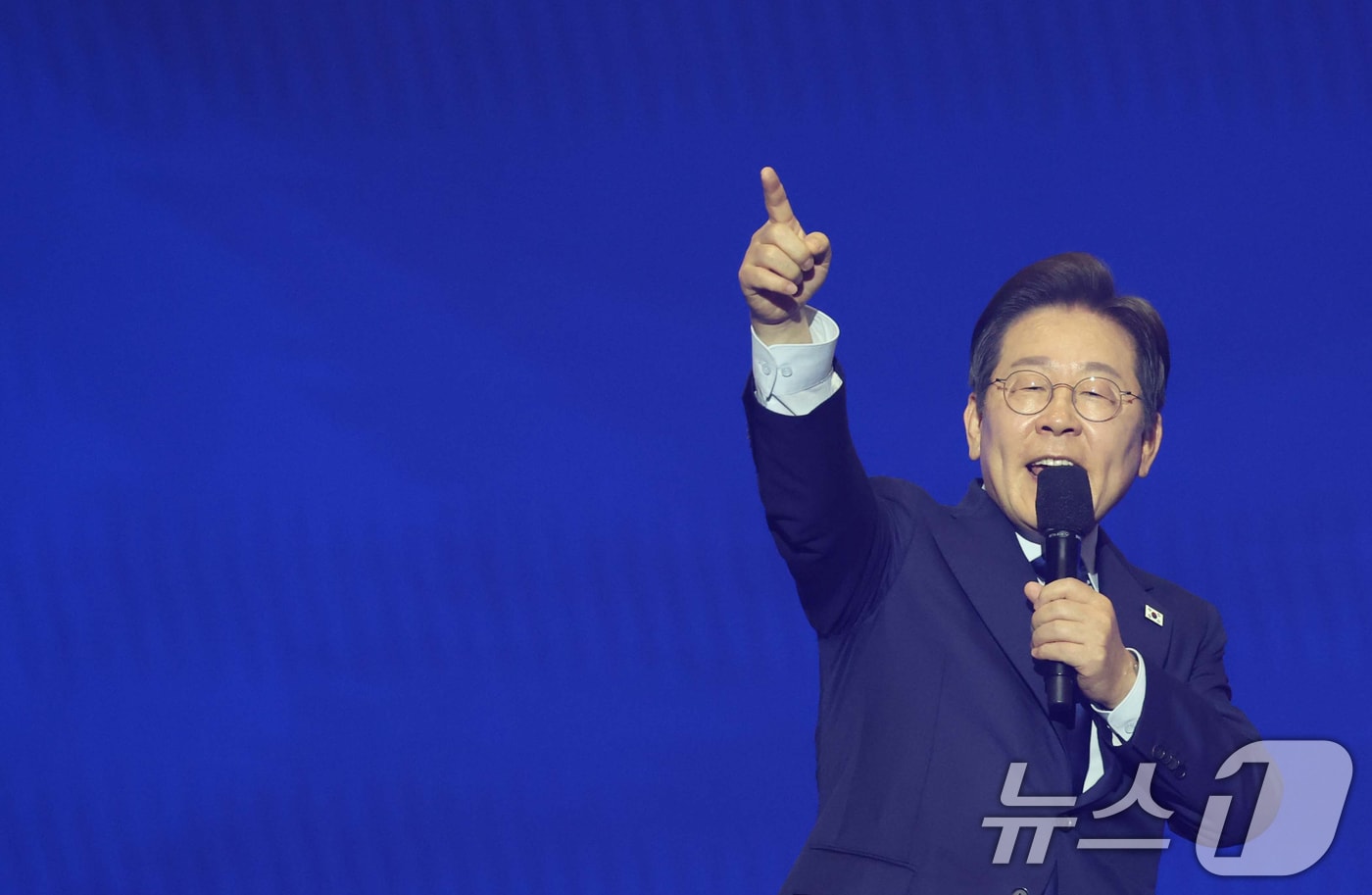 21대 대선 더불어민주당 후보로 선출된 이재명 후보가 27일 경기 고양시 킨텍스에서 열린 수도권·강원·제주 합동연설회에서 수락연설을 하고 있다.(공동취재) 2025.4.27/뉴스1 ⓒ News1 안은나 기자