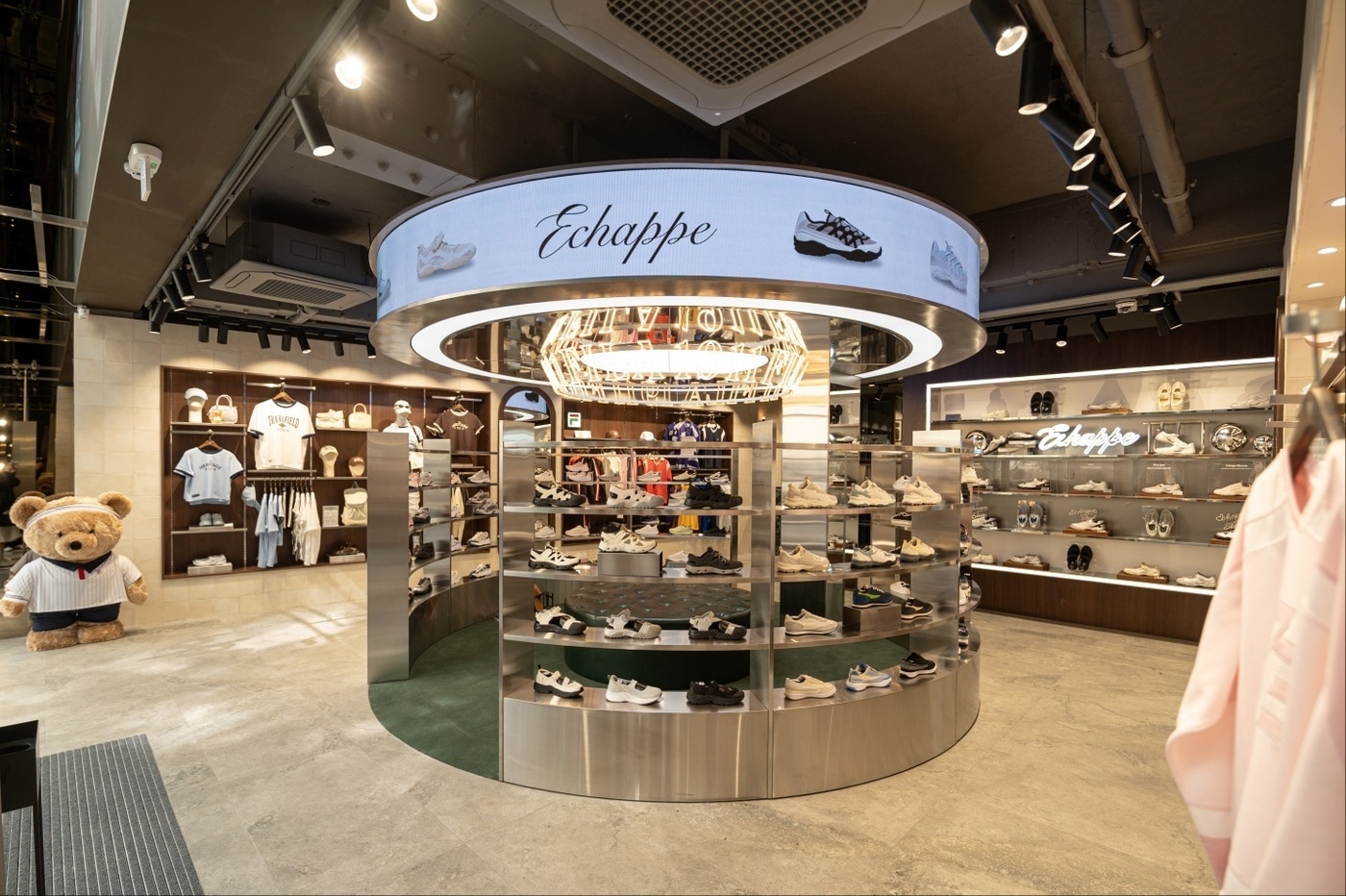 휠라 1911 명동점 모습.(휠라제공)