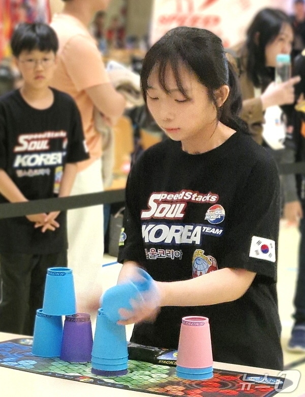 우석대 스포츠지도학과 2학년 홍채영 학생이 2025 WSSA 월드 스포츠스태킹 챔피언십’에서 개인전과 팀 릴레이 부문에서 각각 2위를 차지했다