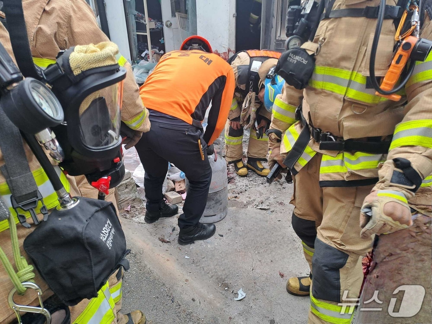 강원 강릉 입암동 주택가 폭발 현장.&#40;강원도소방본부 제공, 재판매 및 DB금지&#41; 