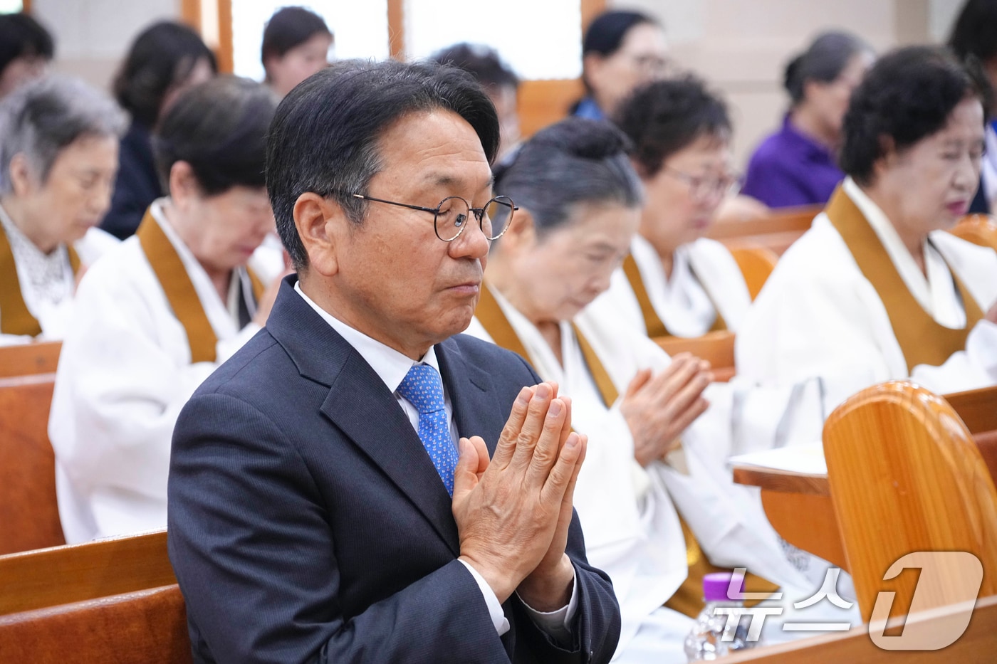 강기정 광주시장이 28일 오전 동구 원불교 광주교당에서 열린 '원불교 110주년 대각개교절 경축식'에서 법회에 참여하고 있다.(광주시 제공. 재판매 및 DB 금지) 2025.4.28/뉴스1