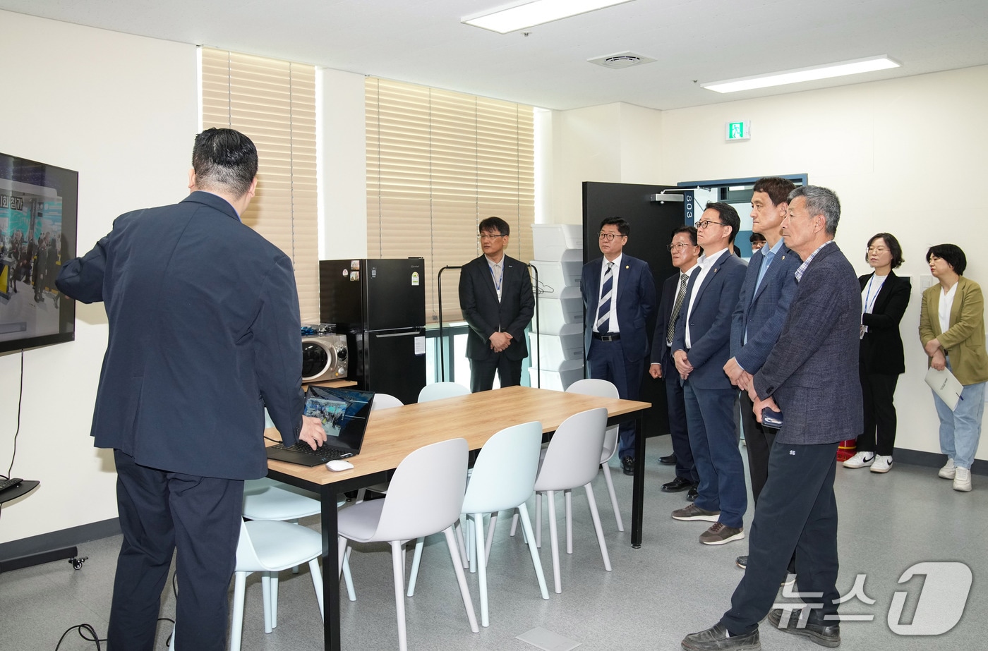 28일 전북자치도의회 문화안전소방위원회가 전북글로벌게임센터를 방문해 주요 사업 운영 상황을 점검하고 있다.(의회제공. 재판매 및 DB금지)2025.4.28/뉴스1