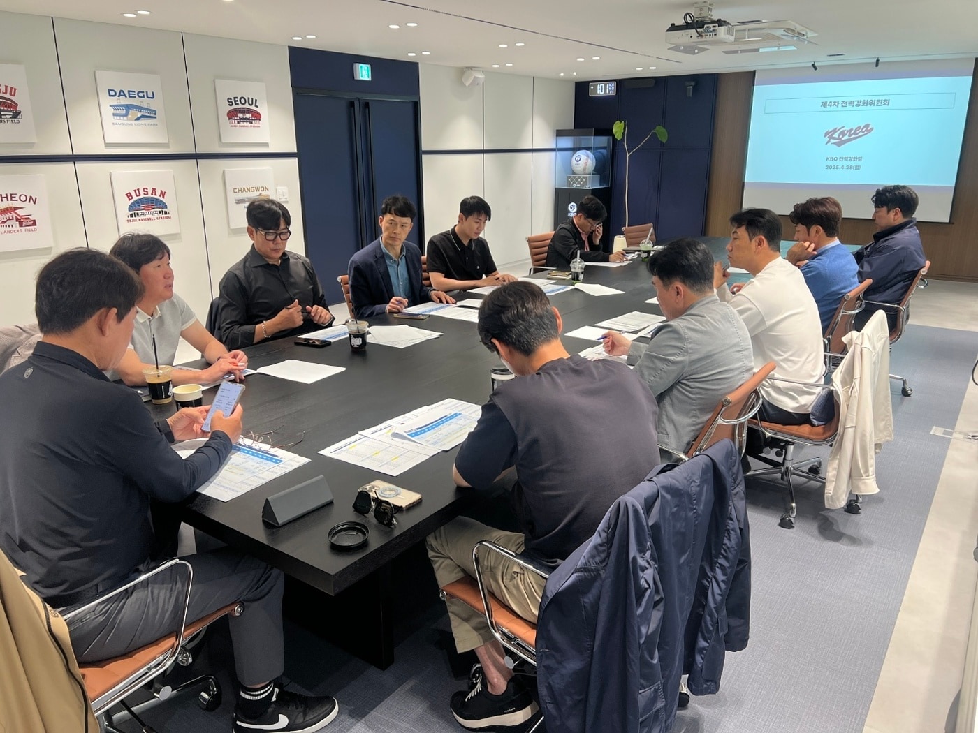 전력강화위원회 회의 장면.(KBO 제공)