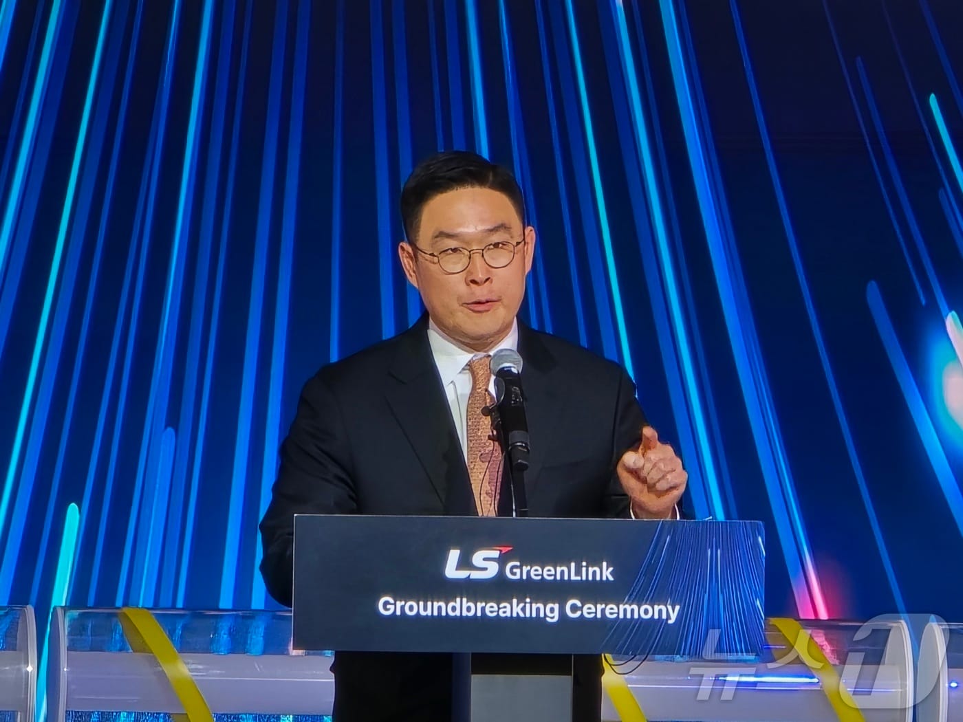 구본규 LS전선 대표이사가 28일(현지시간) 미국 버지니아주 체사피크시에서 열린 해저케이블 공장 착공식에서 환영사를 하고 있다. ⓒ News1 류정민 특파원