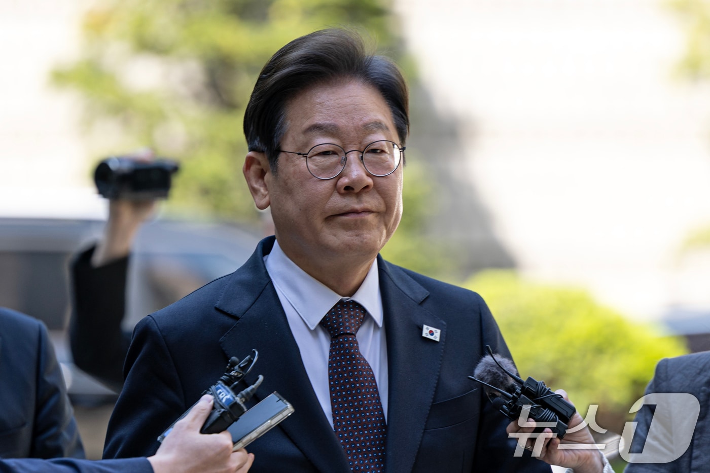 이재명 더불어민주당 대선 후보가 29일 오전 서울 서초구 서울중앙지방법원에서 열린 '대장동 배임 및 성남FC 뇌물' 1심 속행 공판에 출석하고 있다. 2025.4.29/뉴스1 ⓒ News1 이승배 기자