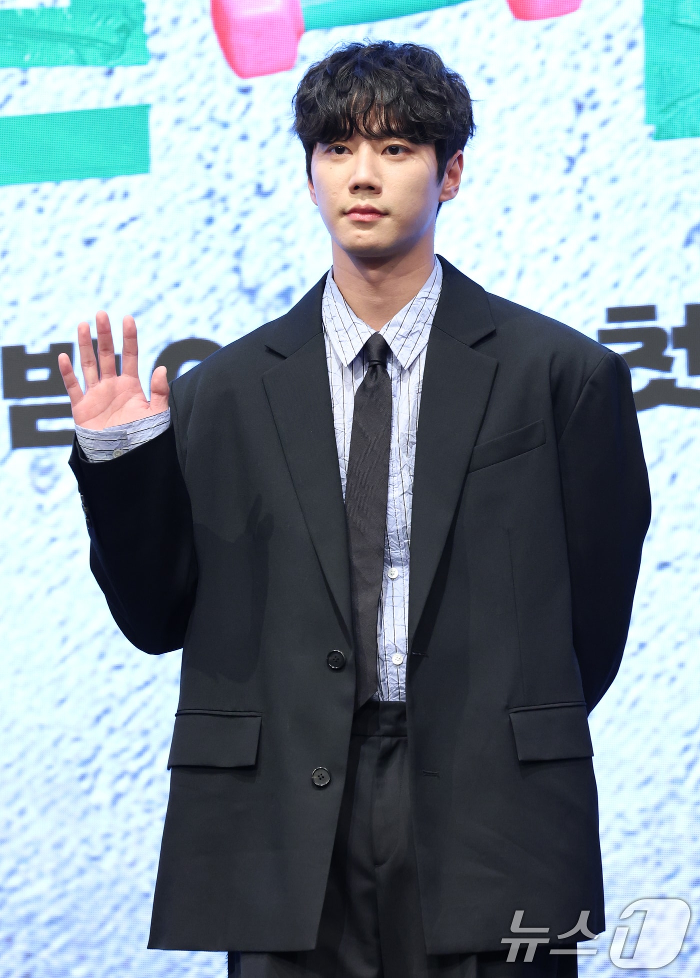 배우 이준영이 29일 오후 서울 구로구 신도림 디큐브시티 더 세인트에서 열린 KBS 2TV 새 수목드라마 '24시 헬스클럽' 제작발표회에 참석해 포즈를 취하고 있다. '24시 헬스클럽'은 근성이 넘치는 헬치광이 관장 도현중이 근심이 과다한 헬린이 회원들의 인생을 파격 교정하며 펼쳐지는 두근두근 근(筋)성장 코맨스(코믹 로맨스)다. 2025.4.29/뉴스1 ⓒ News1 권현진 기자