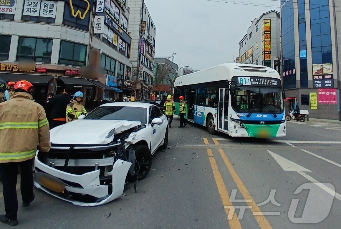 사고현장(인천소방본부 제공.재판매 및 DB금지)