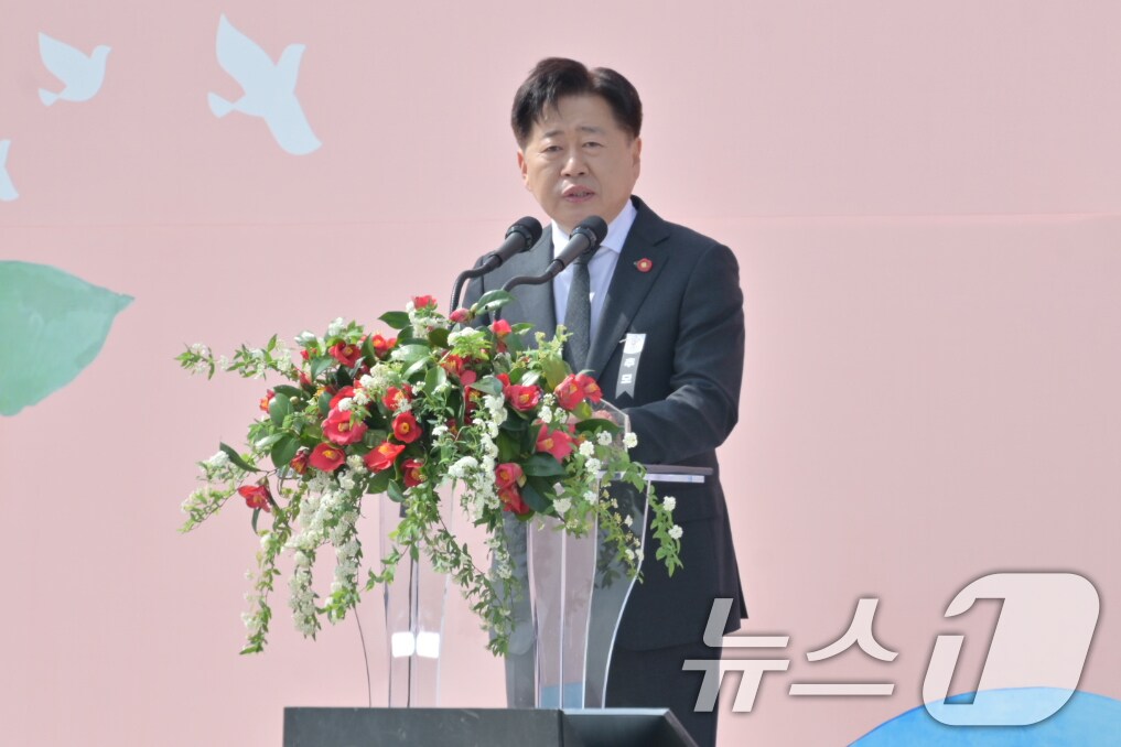 오영훈 제주지사가 3일 제주시 봉개동 제주4·3평화공원에서 열린 제77주년 4·3 희생자 추념식에서 인사말을 하고 있다.(제주도사진기자회. 재판매 및 DB 금지) 2025.4.3/뉴스1 ⓒ News1 오현지 기자