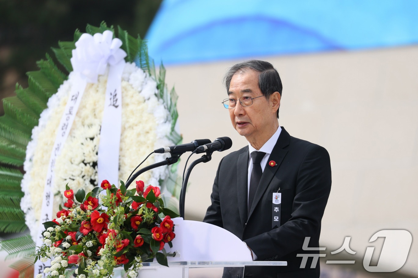 한덕수 대통령 권한대행 국무총리가 3일 오전 제주시 봉개동 제주4·3평화공원에서 열린 제77주년 제주4·3 추념식에서 추념사를 하고 있다. &#40;총리실 제공, 재판매 및 DB 금지&#41; 2025.4.3/뉴스1 ⓒ News1 임세영 기자