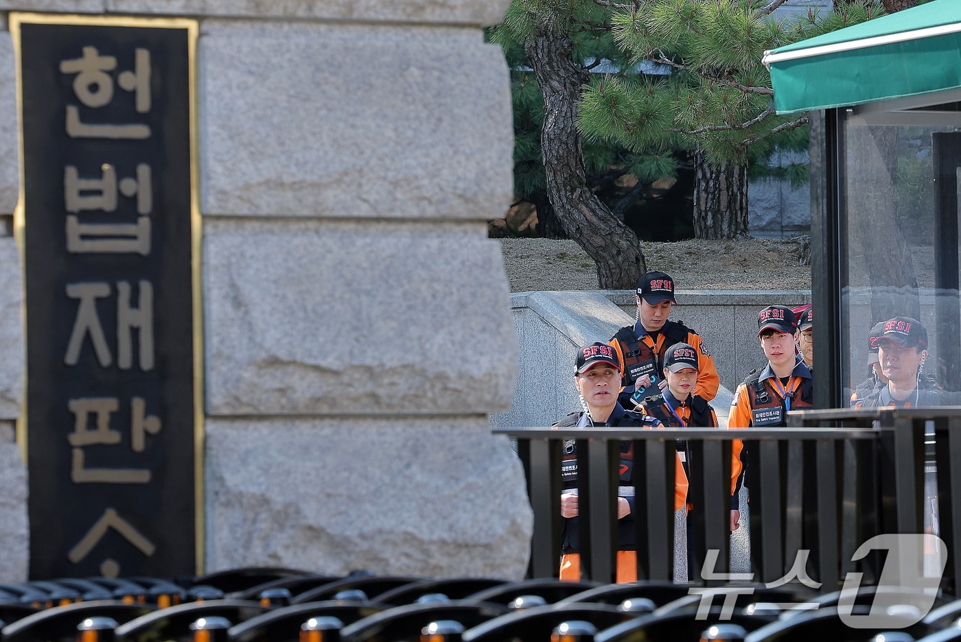 윤석열 대통령 탄핵심판 선고를 하루 앞둔 3일 서울 종로구 재동 헌법재판소/뉴스1 ⓒ News1 