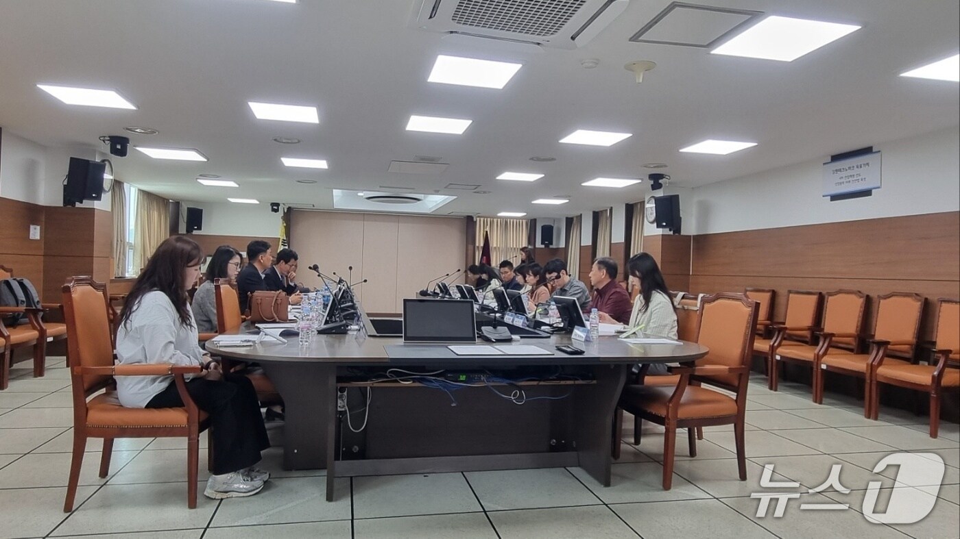 강원도는 30일 강원테크노파크에서 ‘2025년 소재·부품·장비 선도기업 육성 지원사업’과 관련한 도내 지자체·관계기관 간담회를 개최했다.(강원도글로벌본부 제공, 재판매 및 DB 금지) 2025.4.30/뉴스1