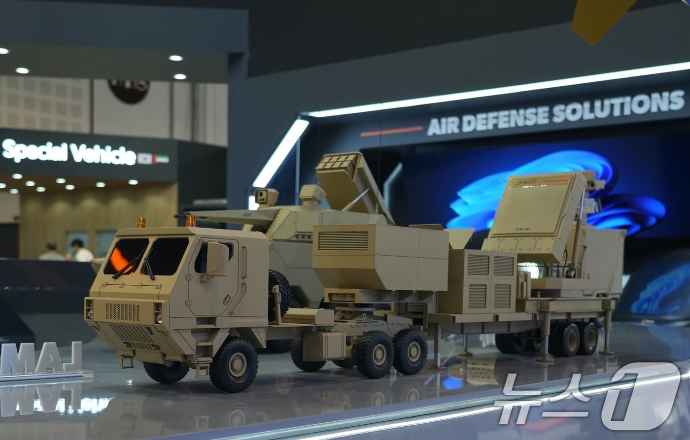 지난 2월 UAE 아부다비에서 열린 IDEX2025에 전시된 한화시스템의 장사정포요격체계 다기능레이다 모습. &#40;한화시스템 제공. 재판매 및 DB 금지&#41; 2025.4.30/뉴스1 