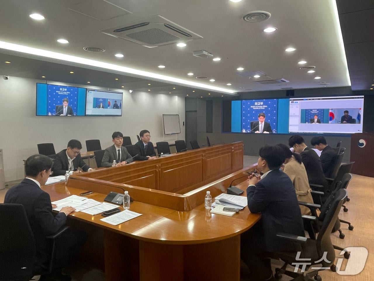 외교부는 30일 주캄보디아대사관과 경찰청 간 합동대책회의를 개최하고 캄보디아 내 우리 국민 취업사기 피해에 대한 대응방안을 논의했다. 2025.04.30. (외교부 제공)