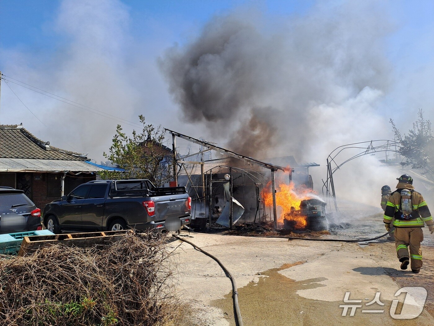30일 오전 9시 57분께 전북자치도 김제시 금구면 한 단독주택에서 불이 났다.(전북소방 제공. 재판매 및 DB금지) 