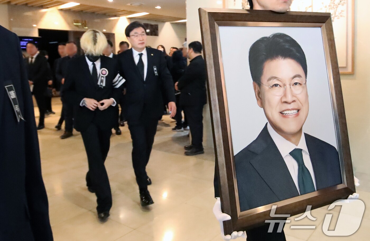 4일 오전 부산 해운대백병원 장례식장에서 고(故) 장제원 전 국민의힘 의원의 발인이 엄수되고 있다. 2025.4.4/뉴스1 ⓒ News1 윤일지 기자