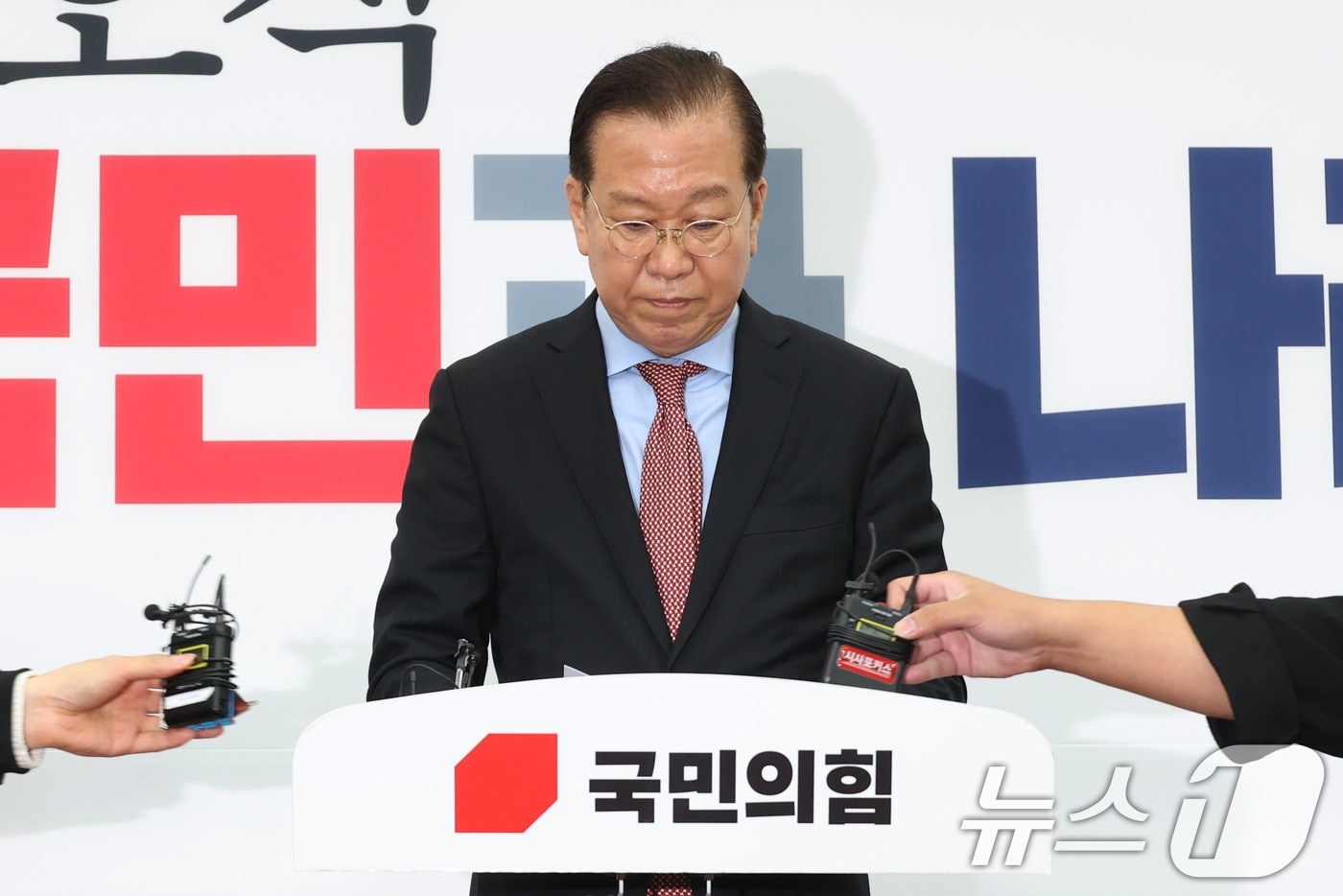 권영세 국민의힘 비상대책위원장이 4일 오전 서울 여의도 국회에서 헌법재판소의 윤석열 대통령 탄핵심판 선고 결과와 관련해 입장을 밝히고 있다. 2025.4.4/뉴스1 ⓒ News1 이광호 기자