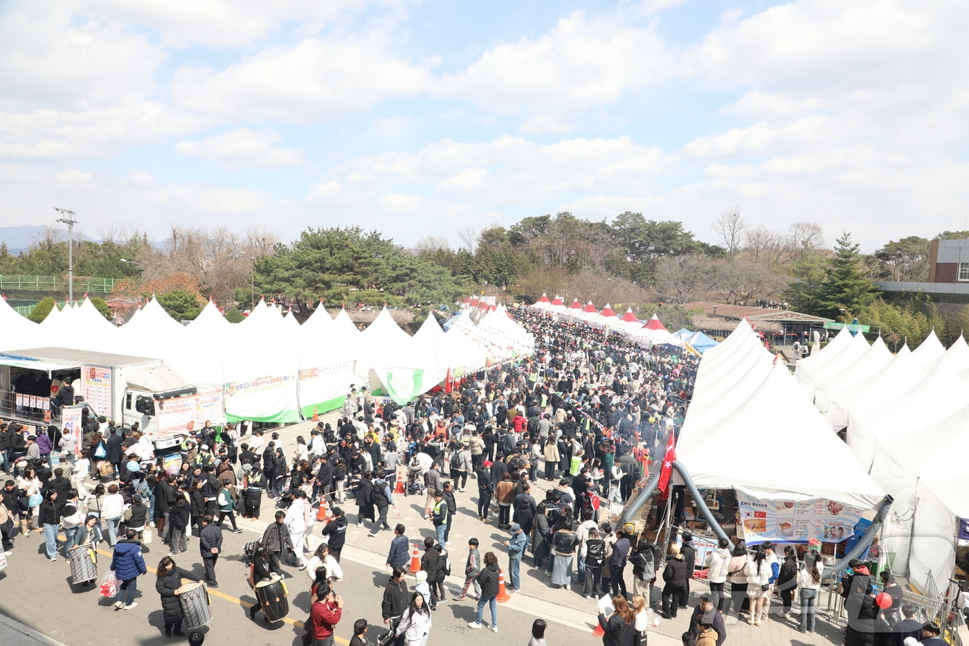 지난달 열린 논산딸기축제장 모습.(논산시 제공.재판매 및 DB금지)/뉴스1