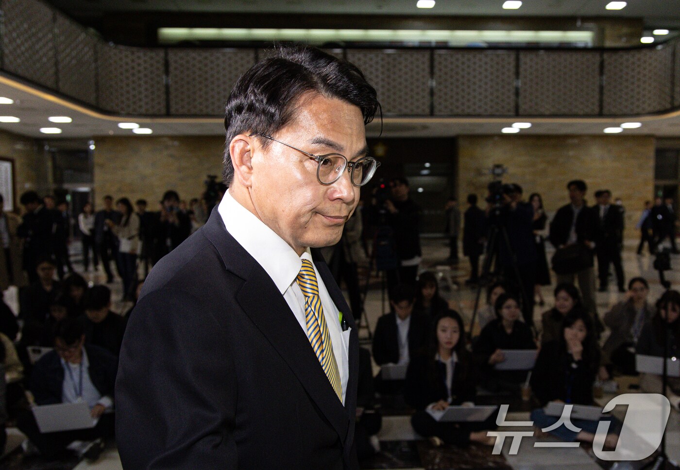 윤상현 국민의힘 의원이 4일 오후 서울 여의도 국회에서 열린 의원총회에 참석하고 있다. 2025.4.4/뉴스1 ⓒ News1 이재명 기자
