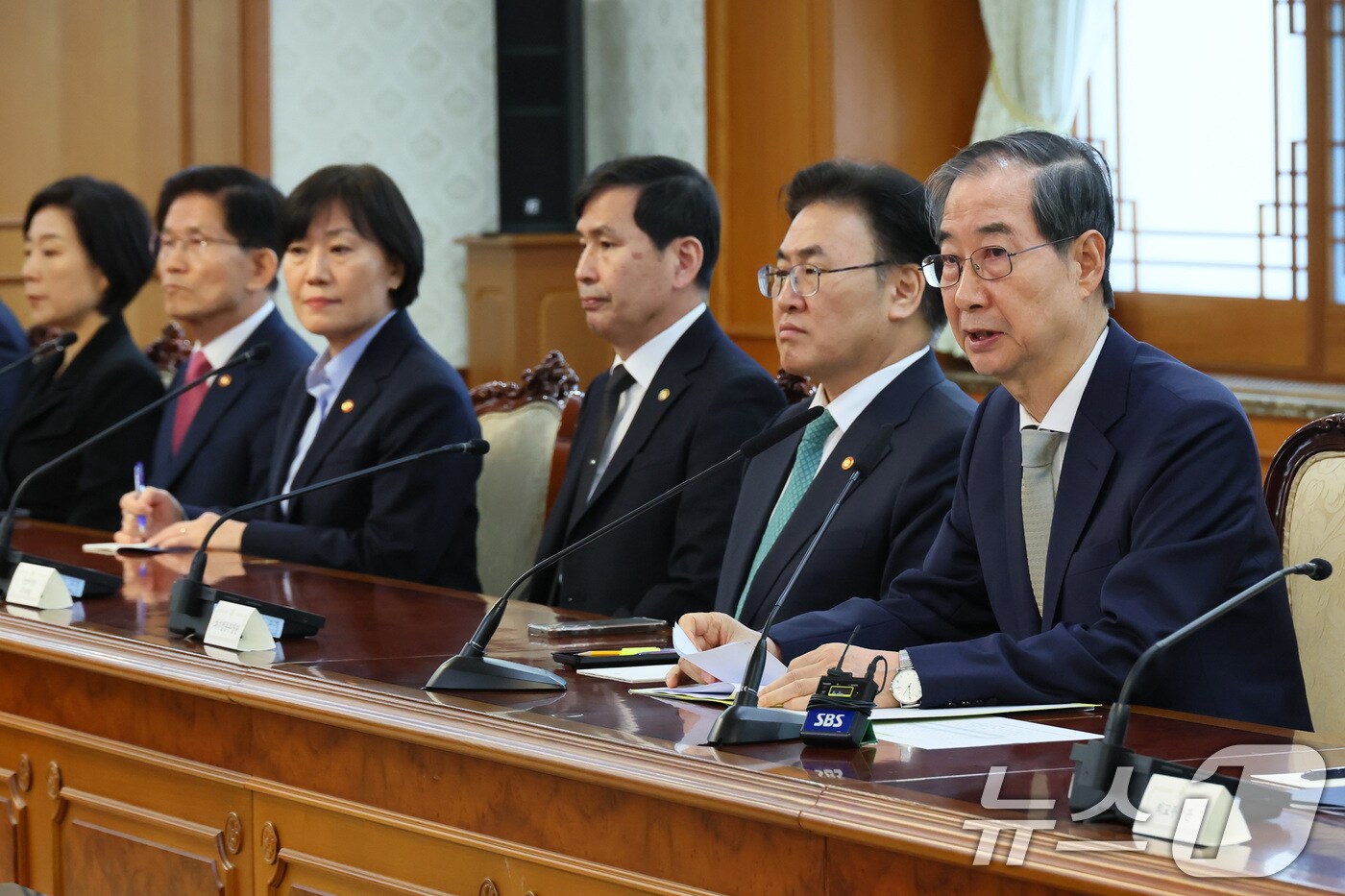 한덕수 대통령 권한대행 국무총리가 4일 서울 종로구 정부서울청사에서 열린 긴급 국무위원 간담회에서 발언을 하고 있다. &#40;총리실 제공, 재판매 및 DB 금지&#41; 2025.4.4/뉴스1 ⓒ News1 임세영 기자